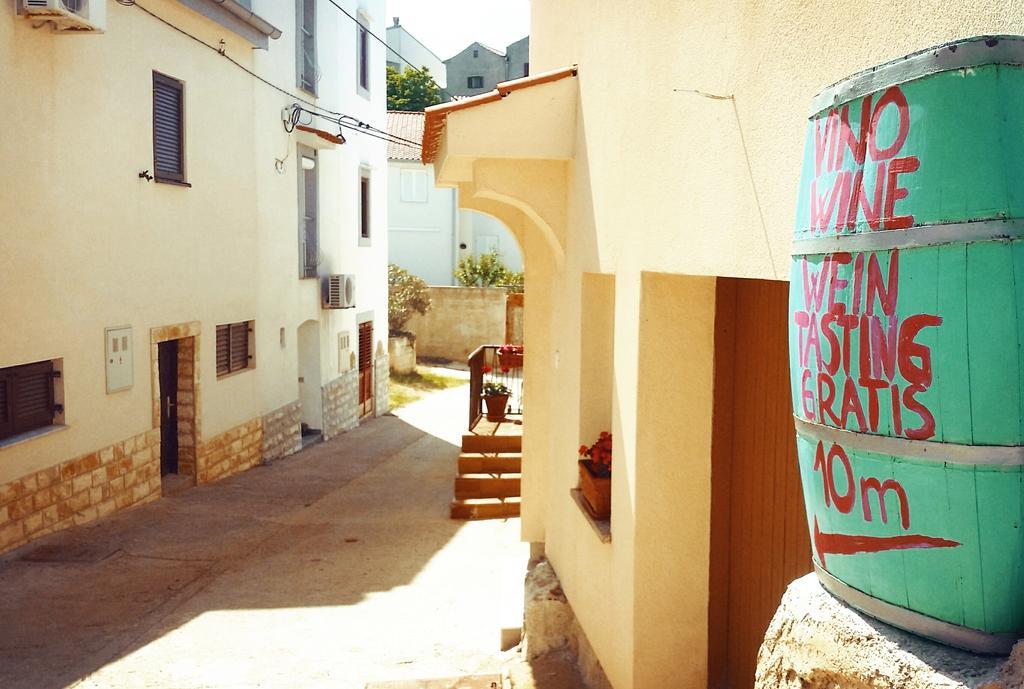 Gospoja Park & Beach Apartment Vrbnik Exterior photo